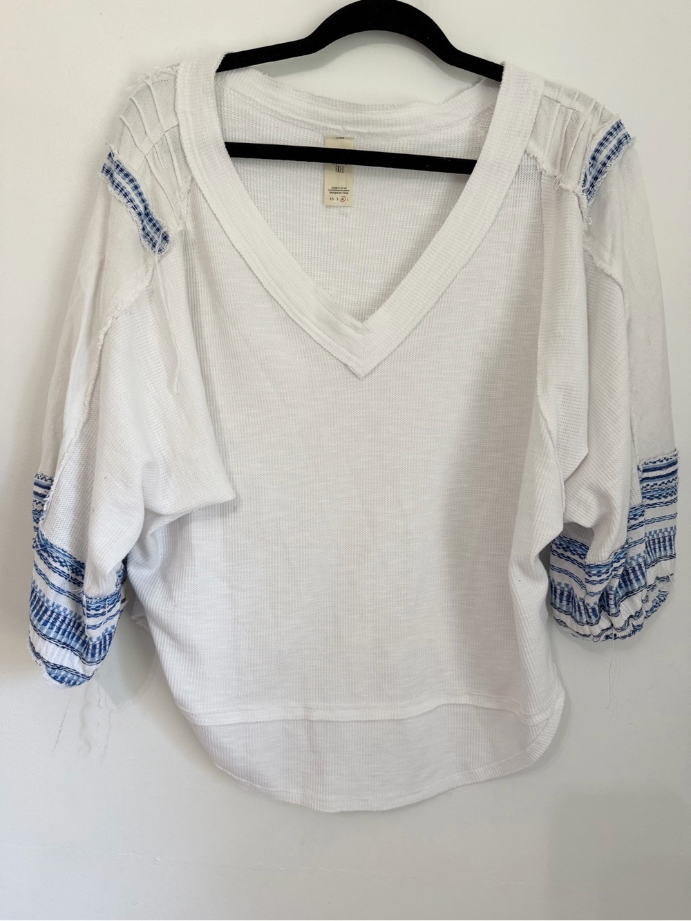 Free People We The Free Bubble Thermal V-Neck Embroidered Tee Shirt medium